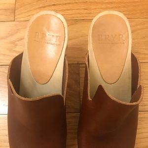 BRYR Clogs